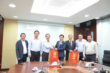 Tổng Lãnh sự Campuchia tại TP.HCM thăm, làm việc với VRG
